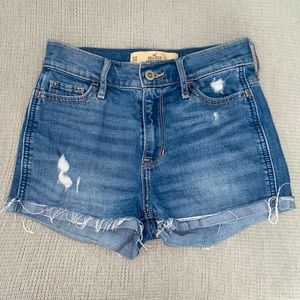 Hollister- High-Rise Denim Short